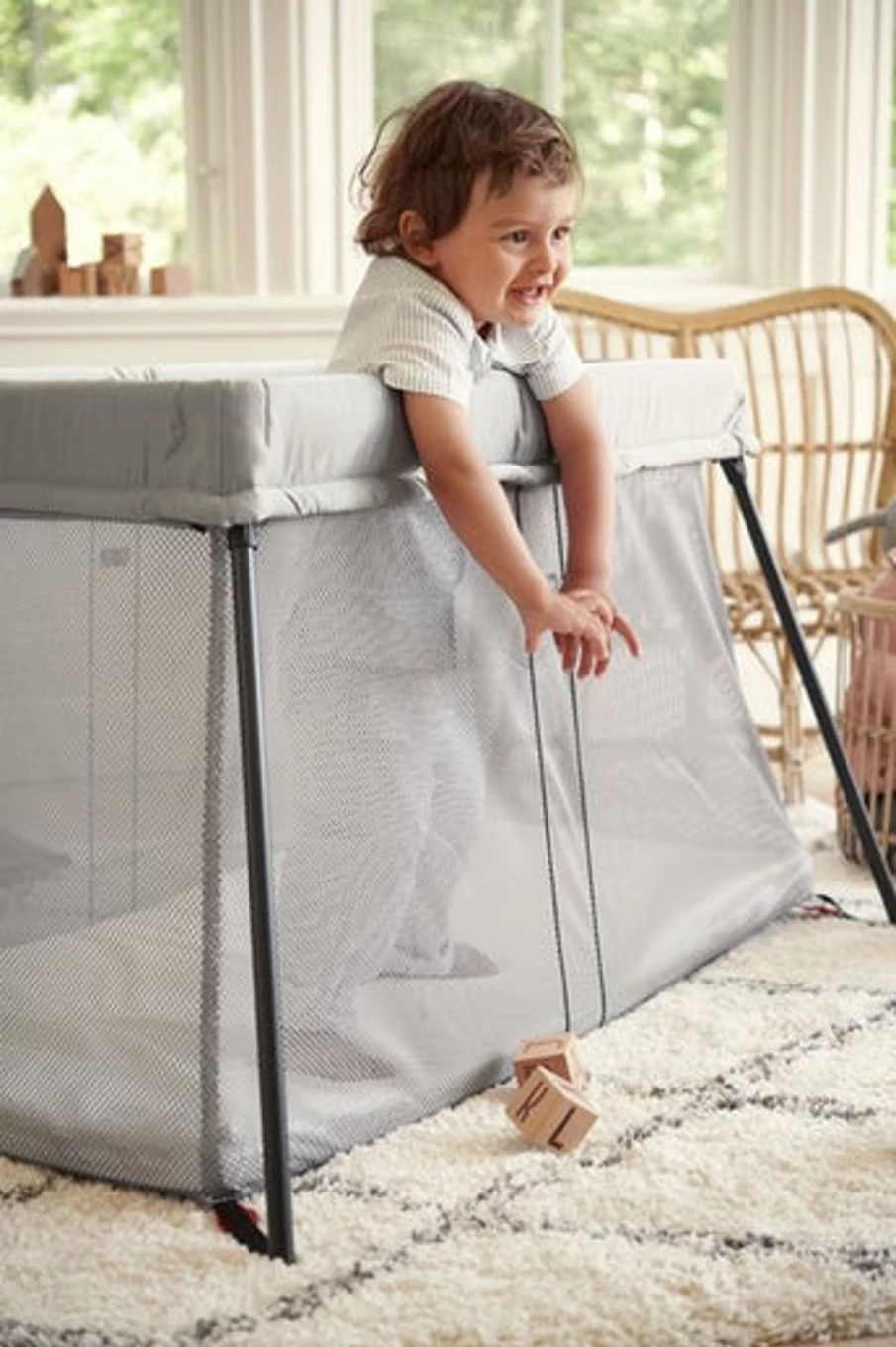 BabyBjörn Travel Cot Light – Portable, Lightweight Baby Bed for Easy Travel and Nap Time