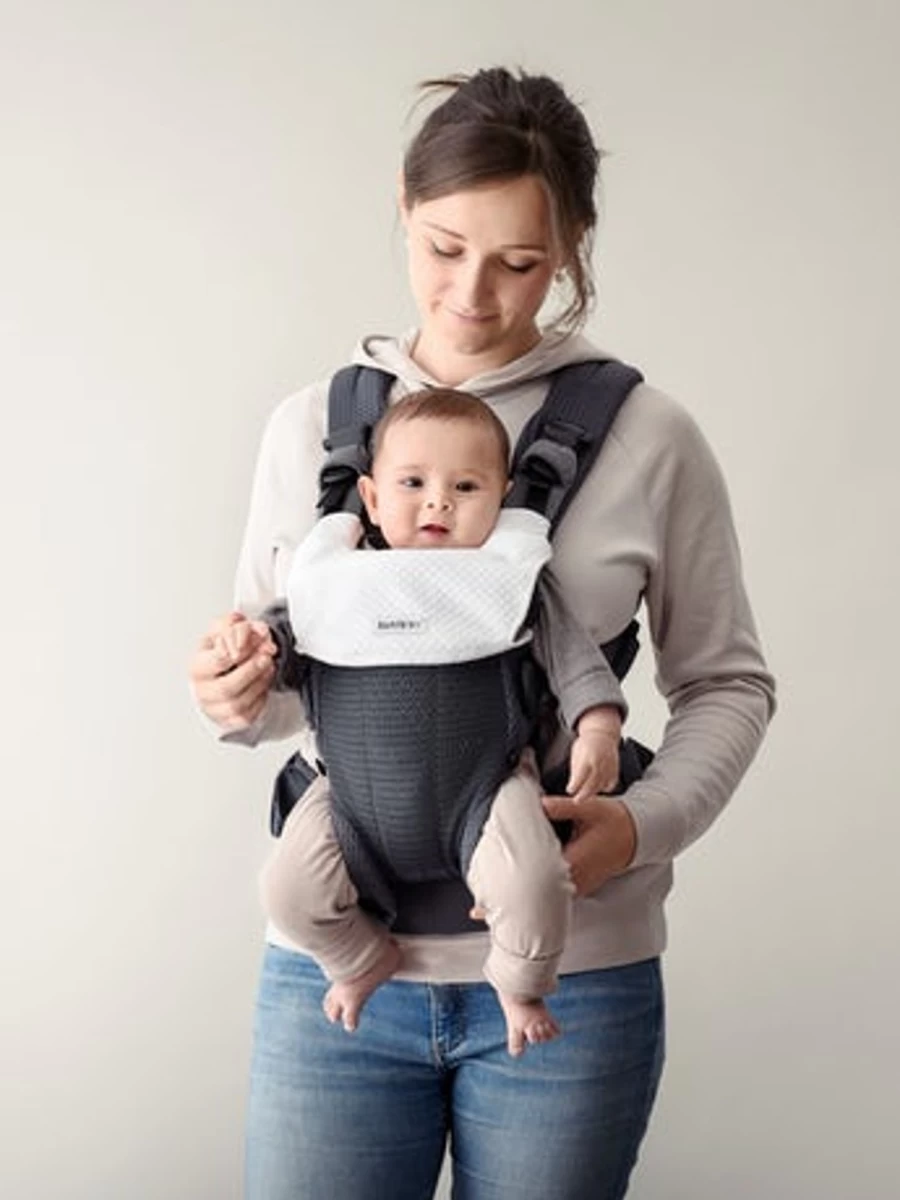 BabyBjörn Harmony Bib for Baby Carrier - White, Easy-Clean Feeding Bib for On-the-Go Parents